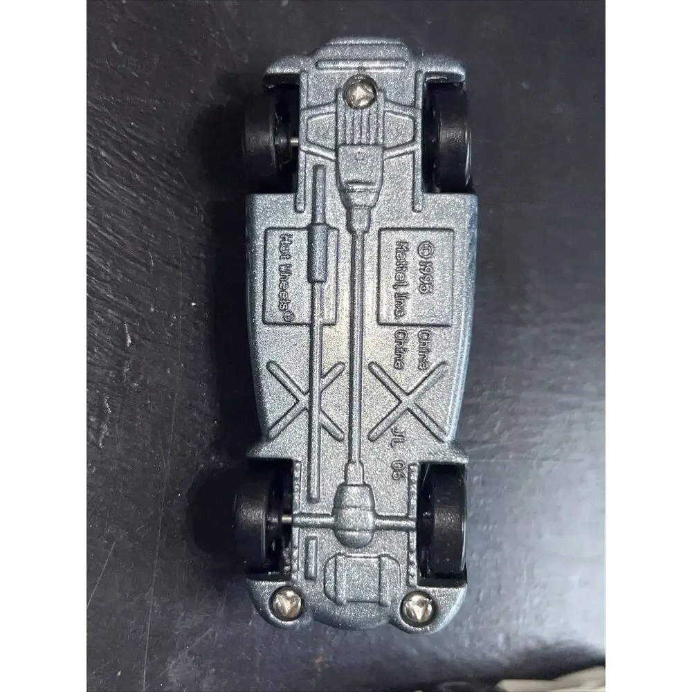 Lot 8-Matchbox-Hot Wheels-REFUSE TRUCK-Space Rover-fire Rescue-twang-Batmobile￼